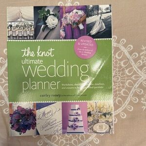 The Knot Ultimate Wedding Planner - Green Cover